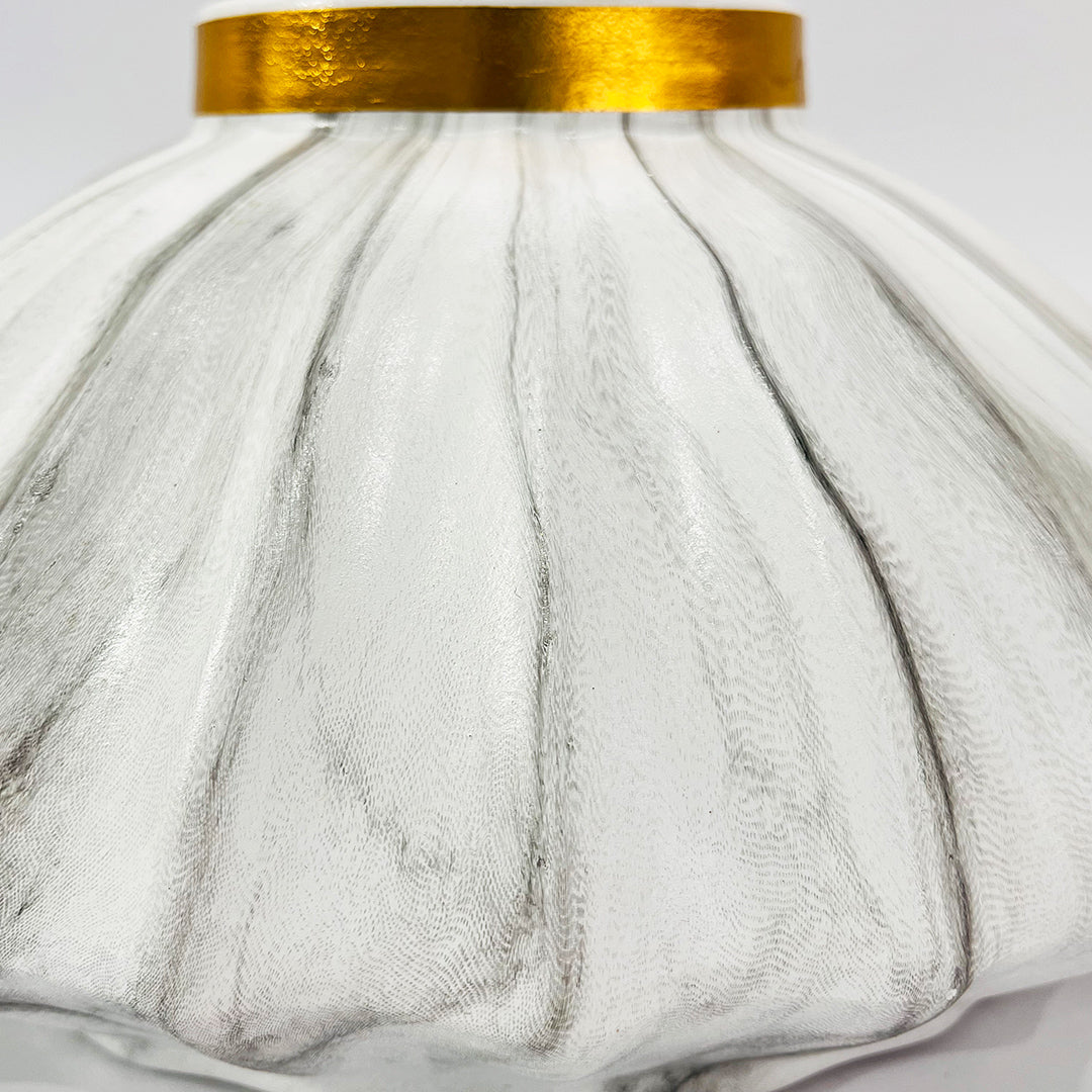 JARRÓN DECORATIVO CON ACABADO MARMOLEADO