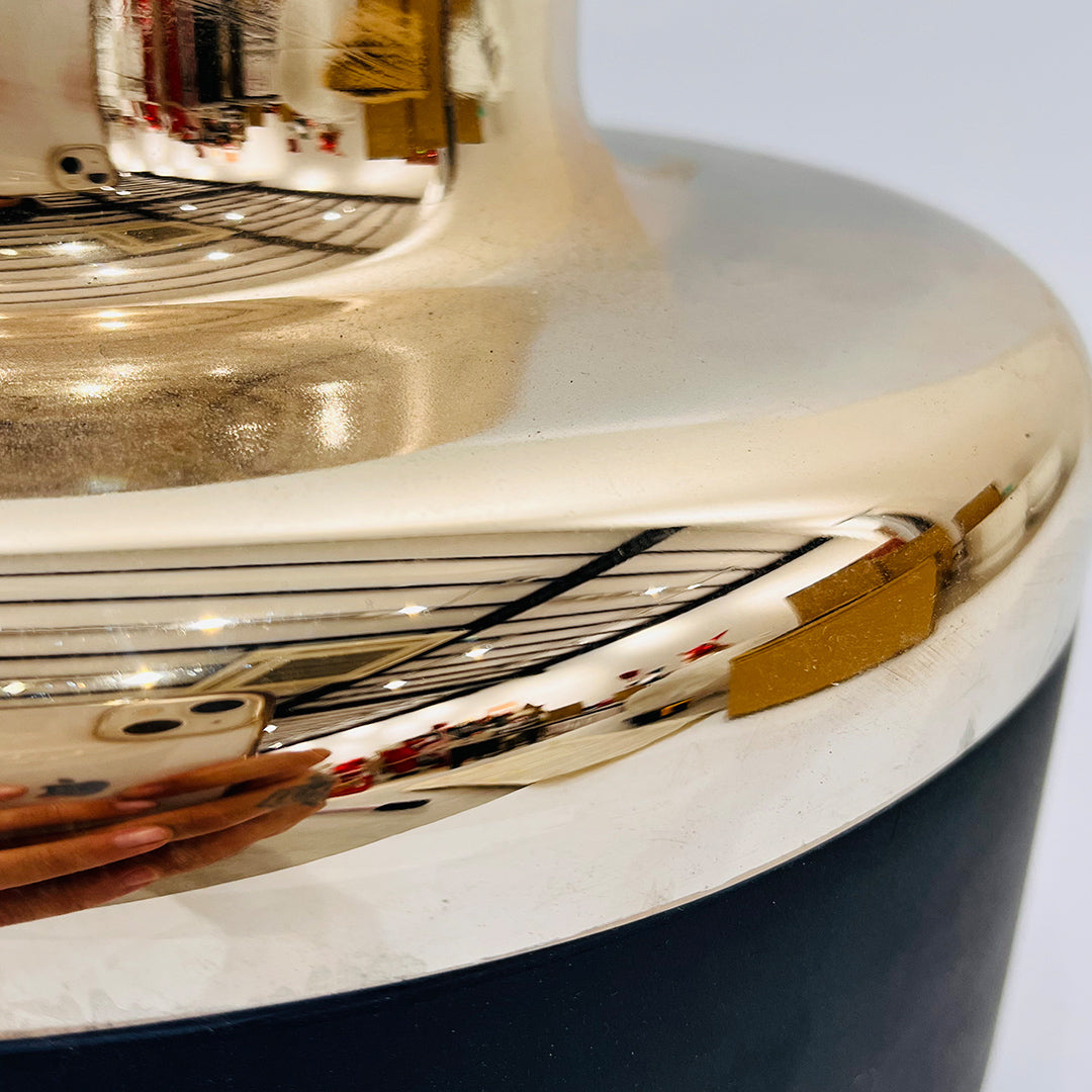 FLORERO MODERNO NEGRO Y DORADO EN CERÁMICA