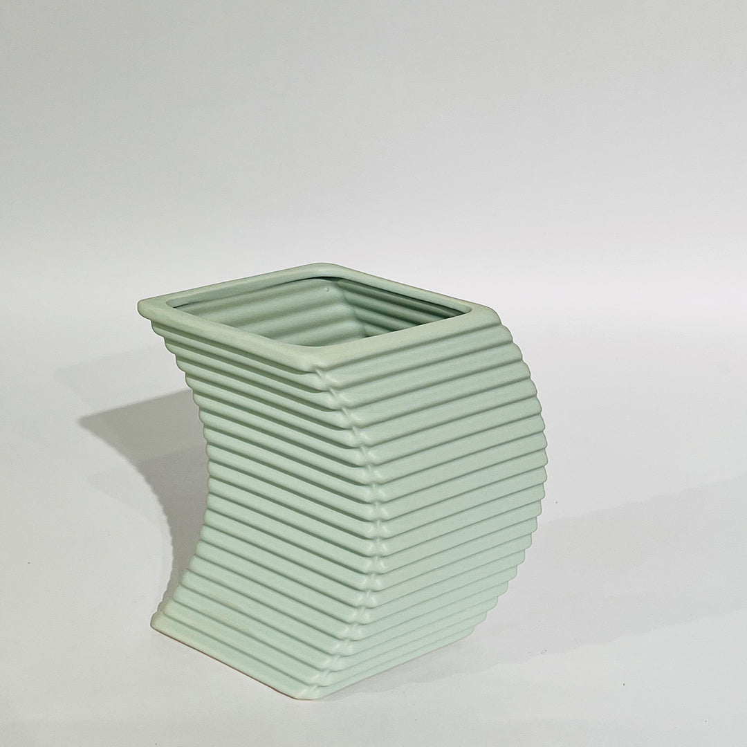 FLORERO DECORATIVO EN VIDRIO VERDE