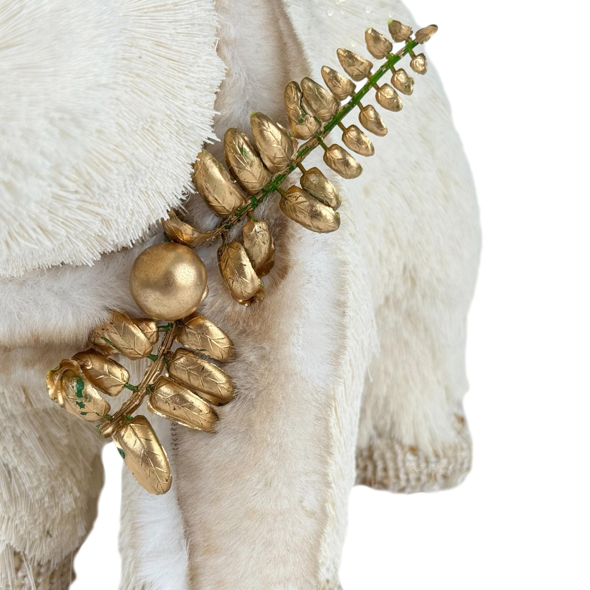 Oso Polar Artesanal Navideño con Detalles Dorados y Textura Natural