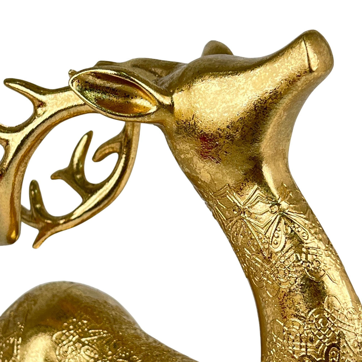 Reno Navideño Escultural Dorado – Figura Coleccionable con Grabado Artístico