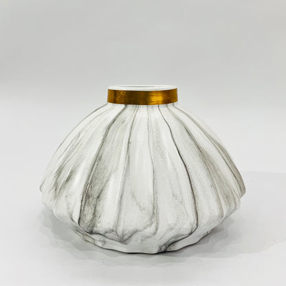 JARRÓN DECORATIVO CON ACABADO MARMOLEADO