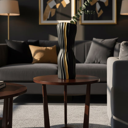 JARRÓN ALTO EN CERÁMICA CON ACABADO NEGRO Y DORADO