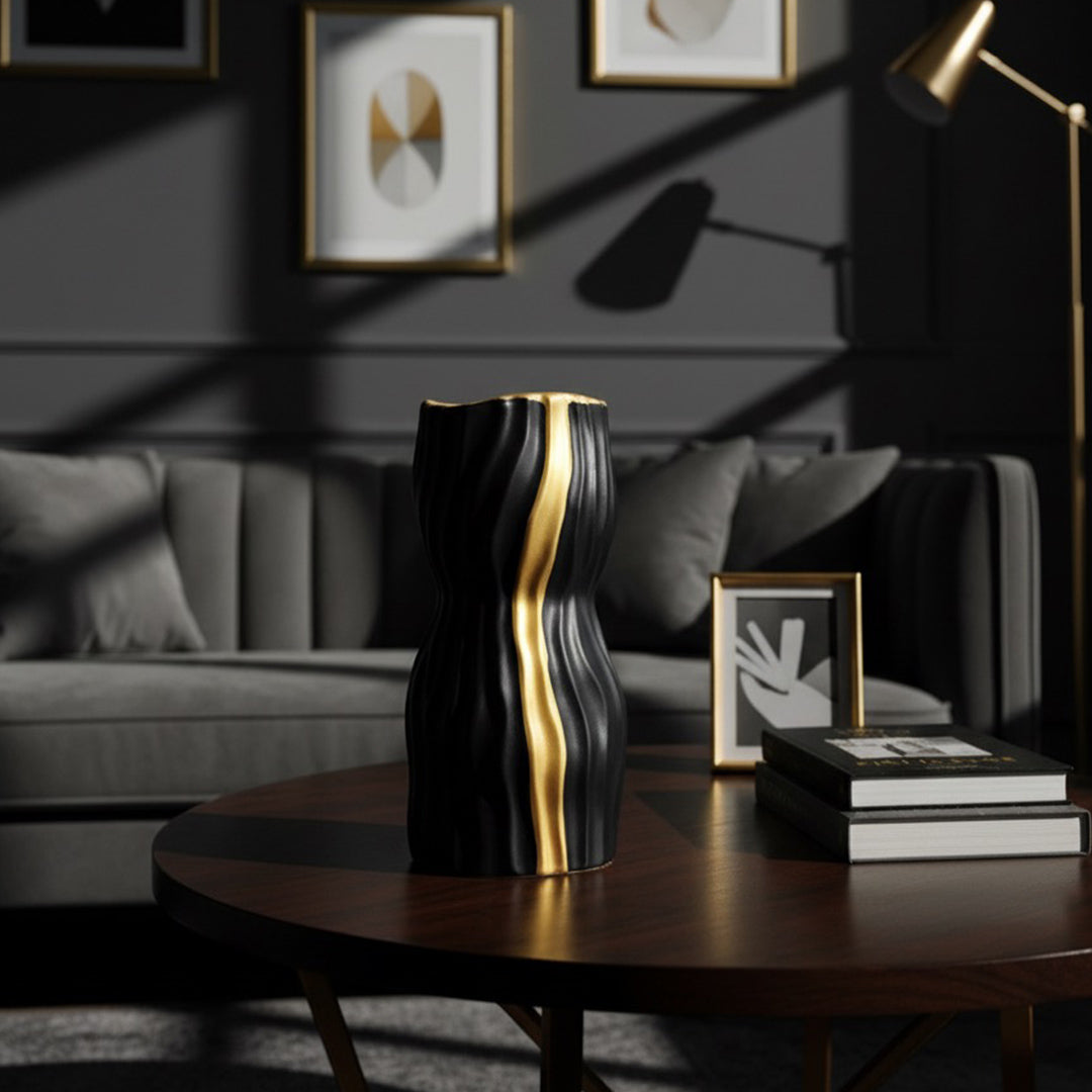 JARRÓN DECORATIVO NEGRO CON DETALLES DORADOS EN CERÁMICA