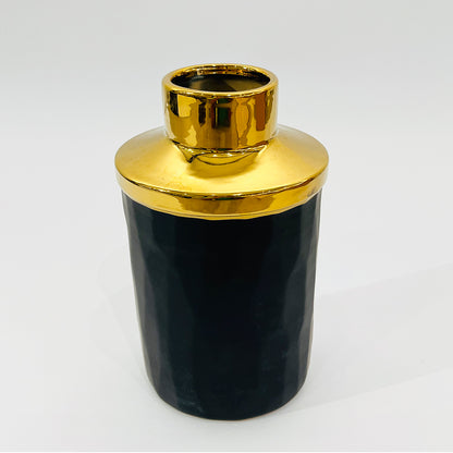 JARRÓN DE DISEÑO CONTEMPORANEO EN NEGRO Y DORADO