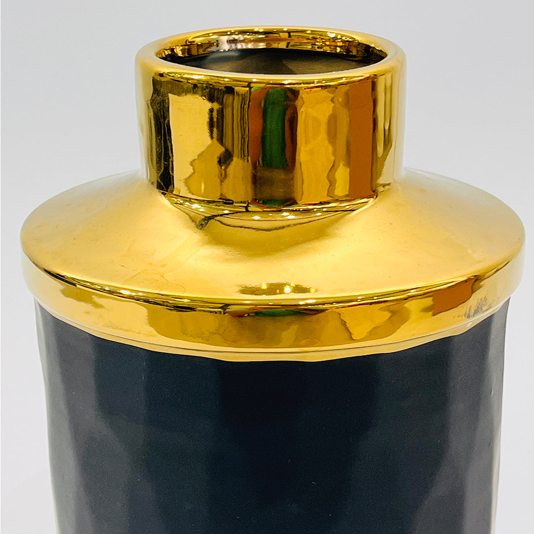 JARRÓN DE DISEÑO CONTEMPORANEO EN NEGRO Y DORADO
