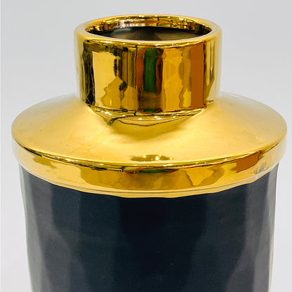 JARRÓN DE DISEÑO CONTEMPORANEO EN NEGRO Y DORADO
