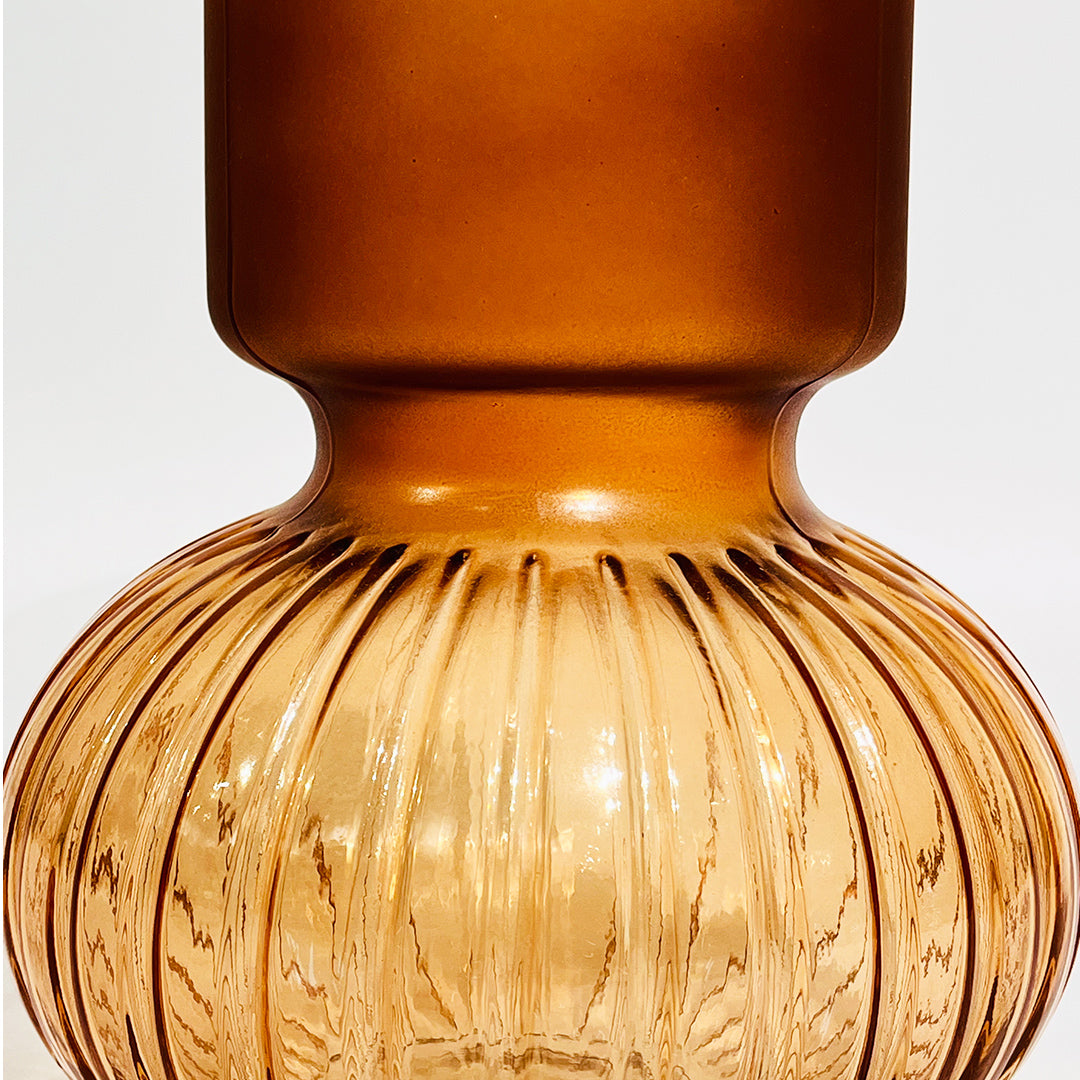 FLORERO DECORATIVO ÁMBAR EN VIDRIO