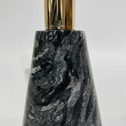 FLORERO DECORATIVO DORADO CON BASE