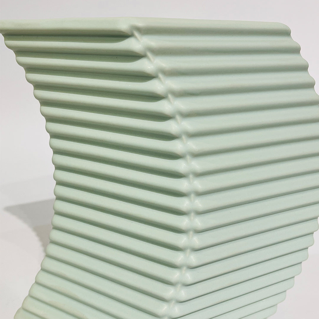 FLORERO DECORATIVO EN VIDRIO VERDE