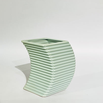 FLORERO DECORATIVO EN VIDRIO VERDE