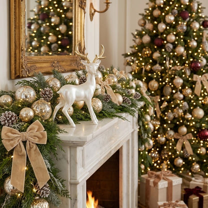 Reno Navideño Nacarado con Astas Doradas de Pie – Figuras Decorativas Elegantes
